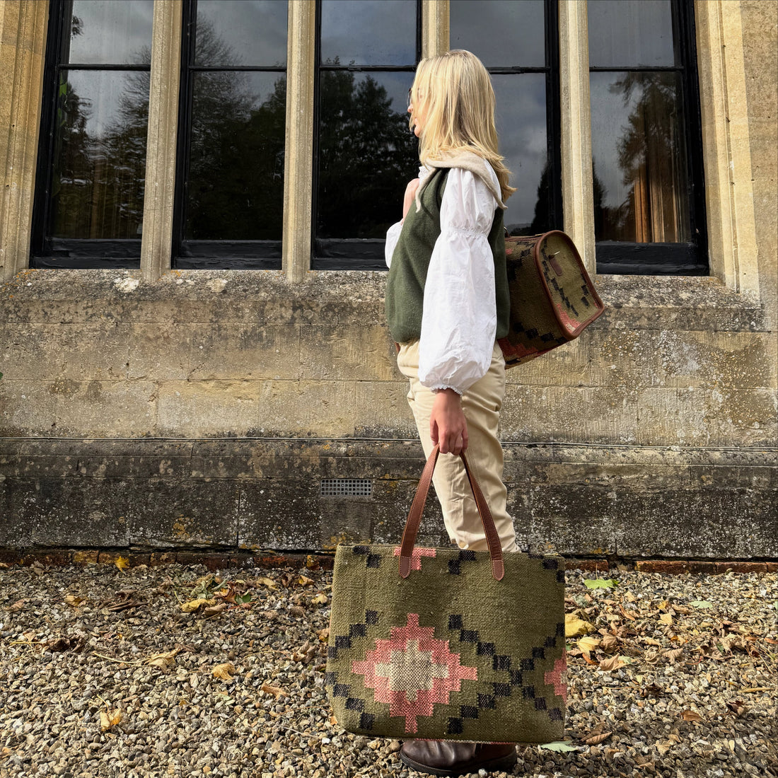 A GIFT GUIDE FOR THE LADIES IN YOUR LIFE...